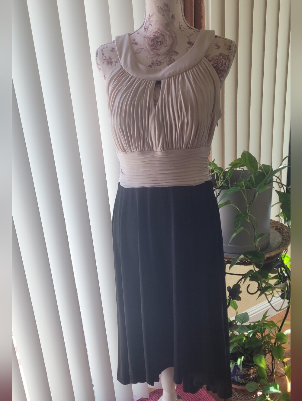 Signature by Sangria Sleeveless Pleated Bodice Dress in Light Pink and Black